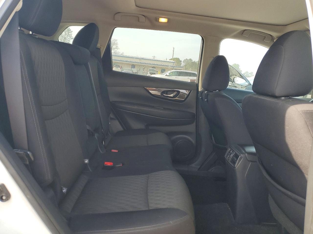 2017 NISSAN ROGUE SV photo 11