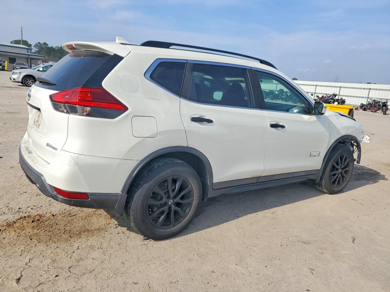 2017 NISSAN ROGUE SV photo 3