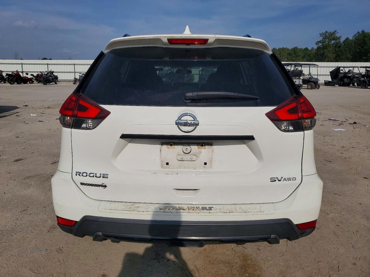 2017 NISSAN ROGUE SV photo 6