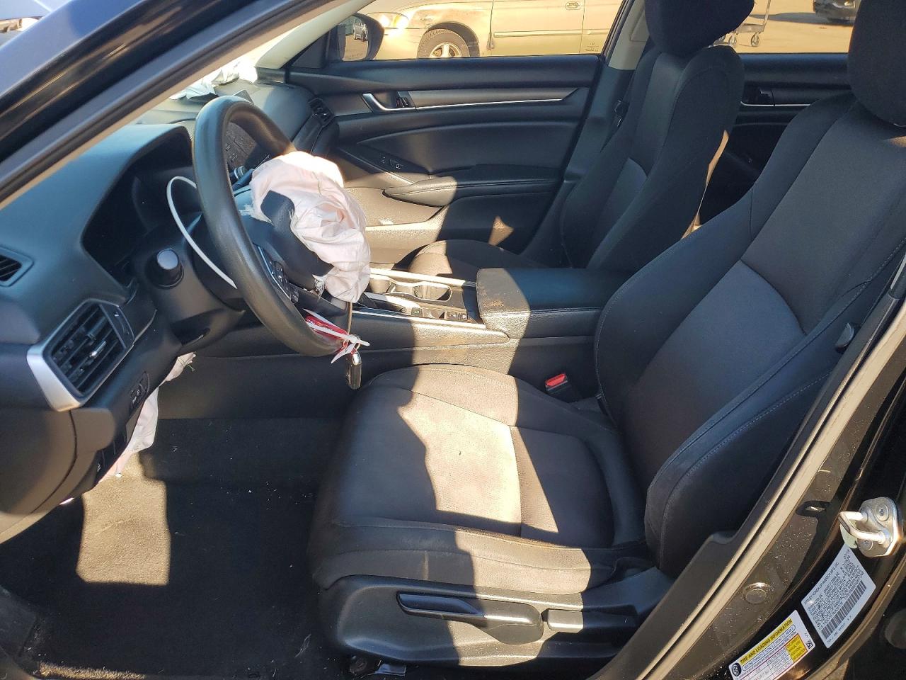 2018 HONDA ACCORD LX photo 13