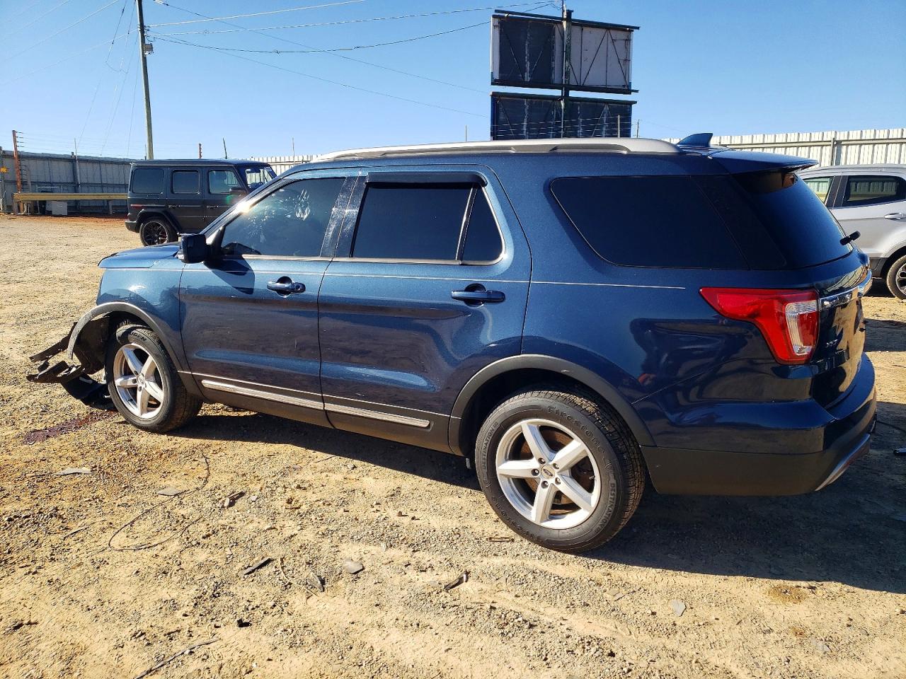 2017 FORD EXPLORER XLT photo 2