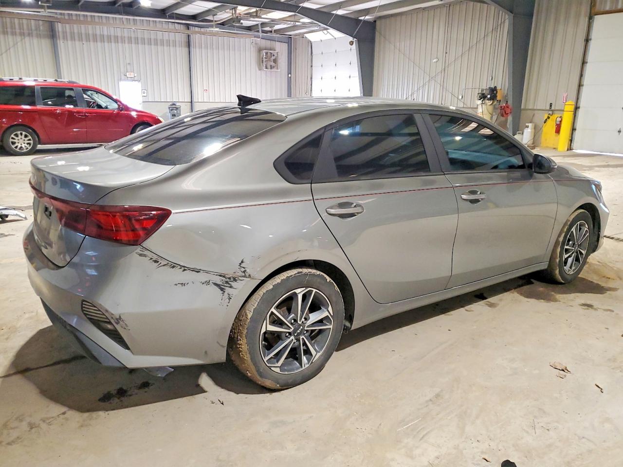 2023 KIA FORTE LX photo 3