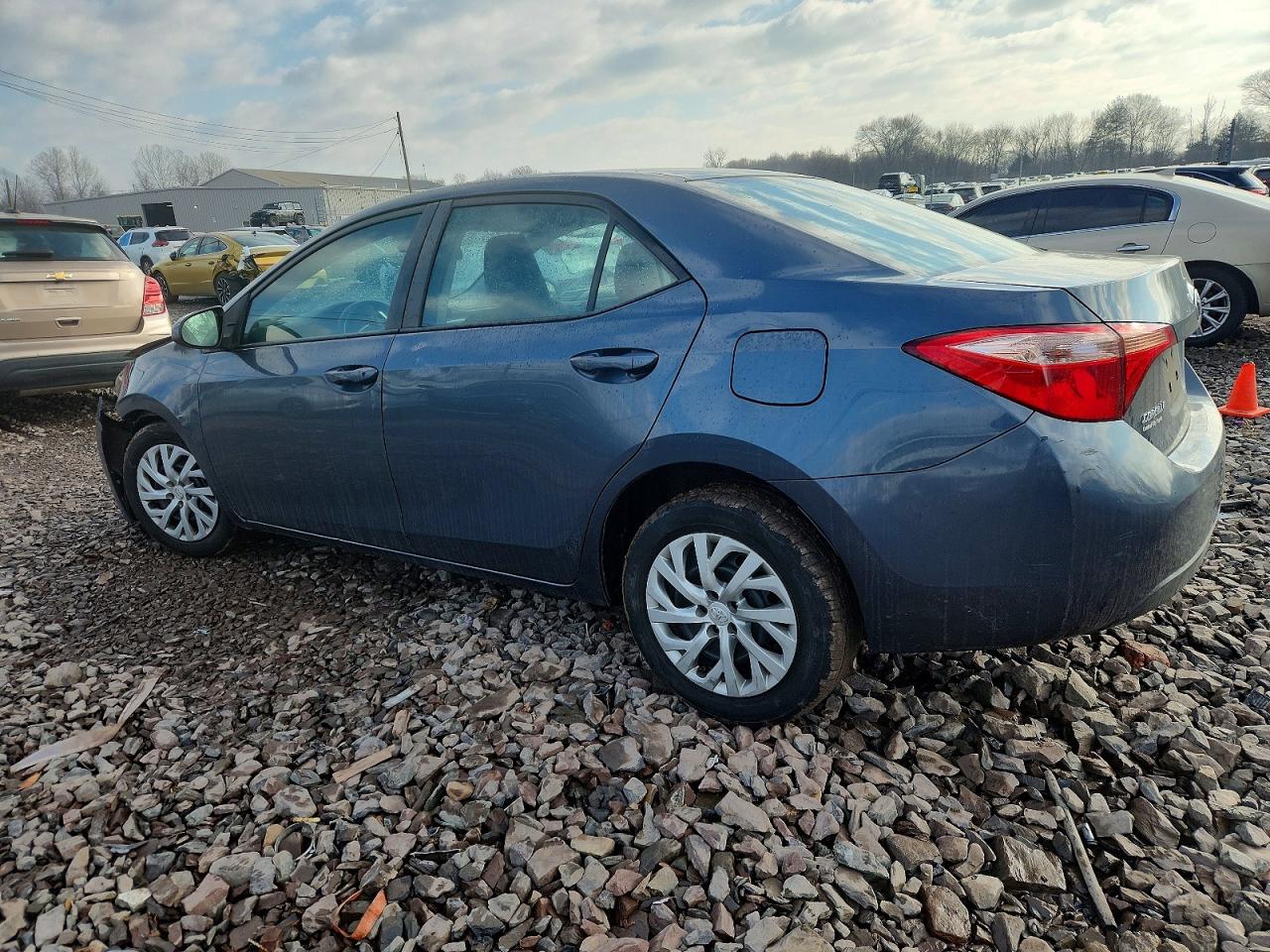 2017 TOYOTA COROLLA L photo 2