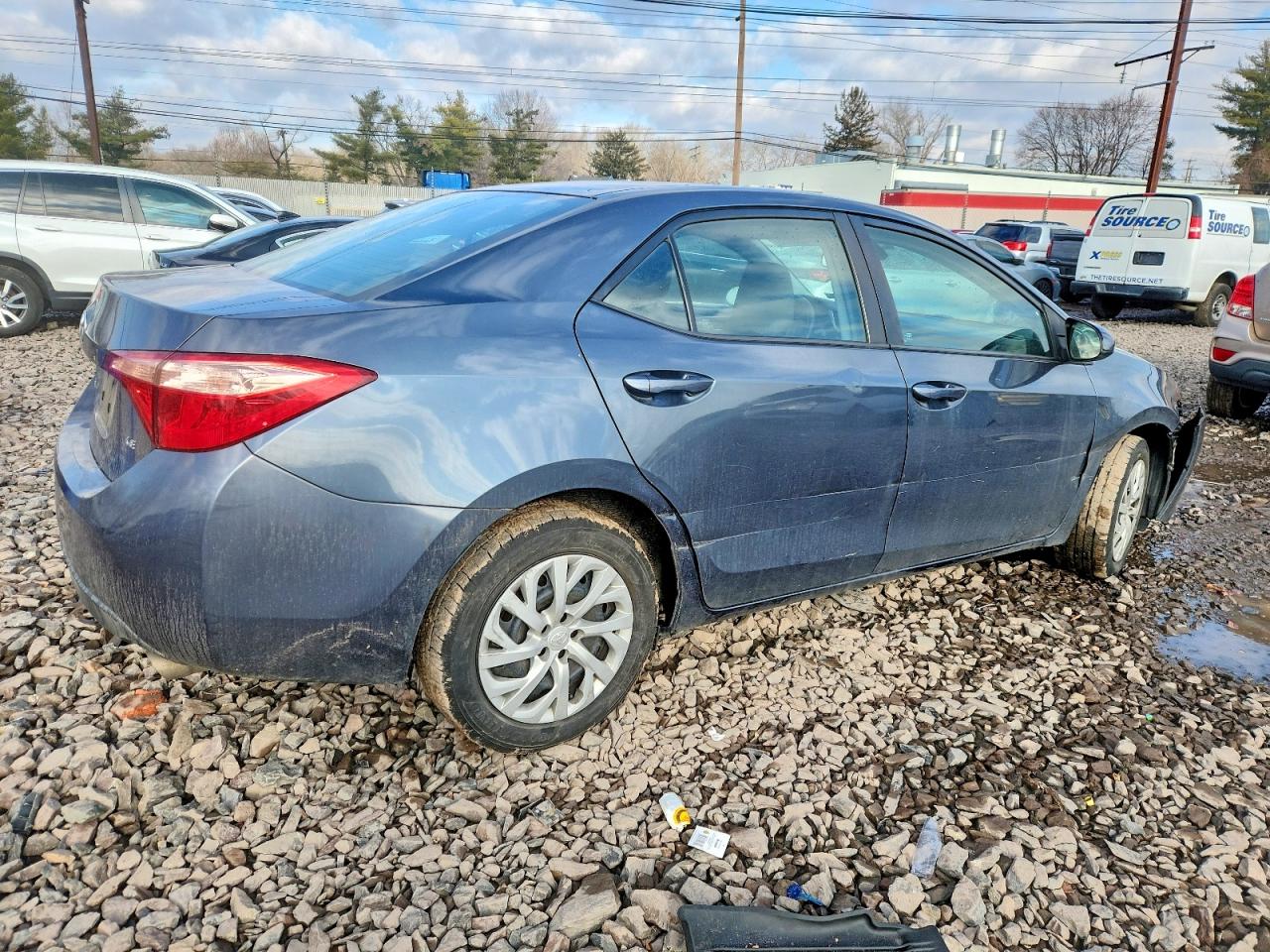 2017 TOYOTA COROLLA L photo 3