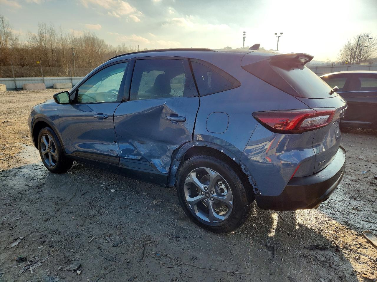 2025 FORD ESCAPE ST LINE photo 2