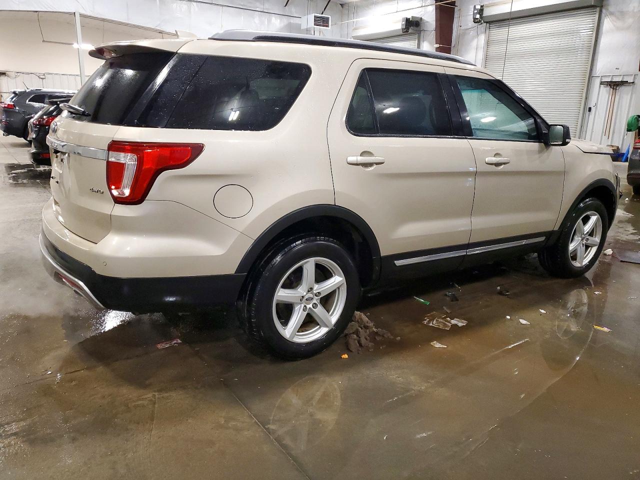 2017 FORD EXPLORER XLT photo 5