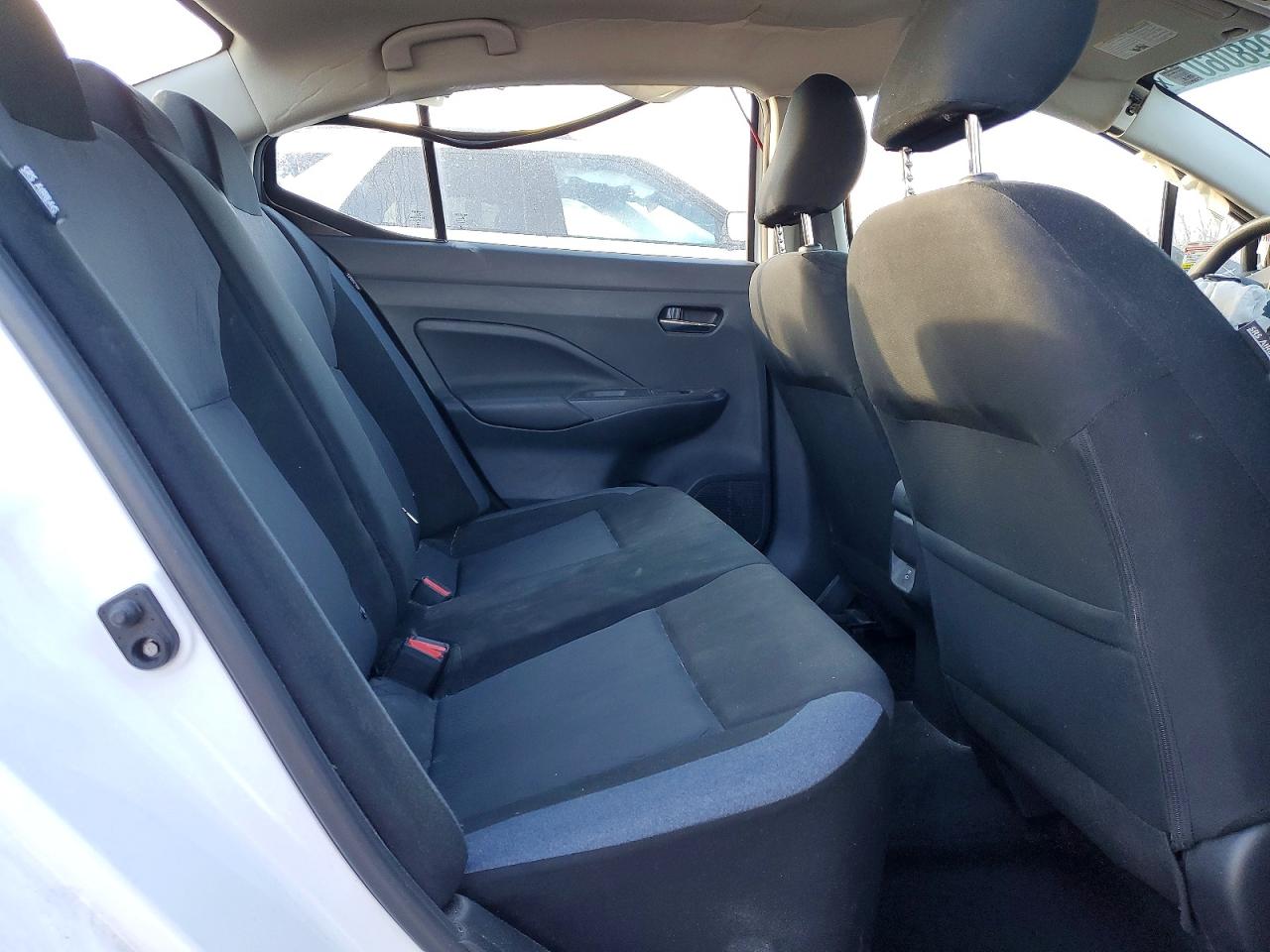 2025 NISSAN VERSA SV photo 10
