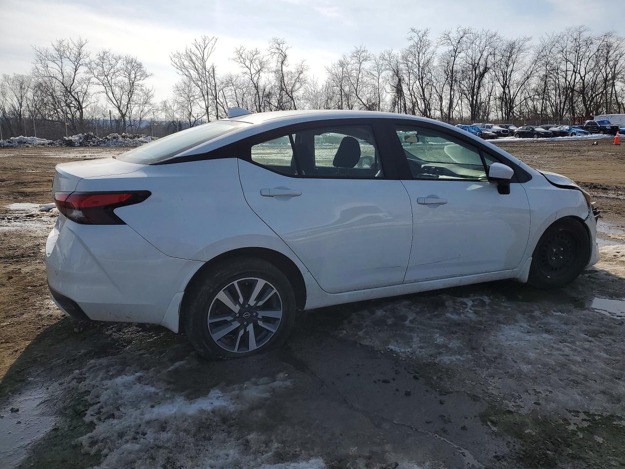 2025 NISSAN VERSA SV photo 3