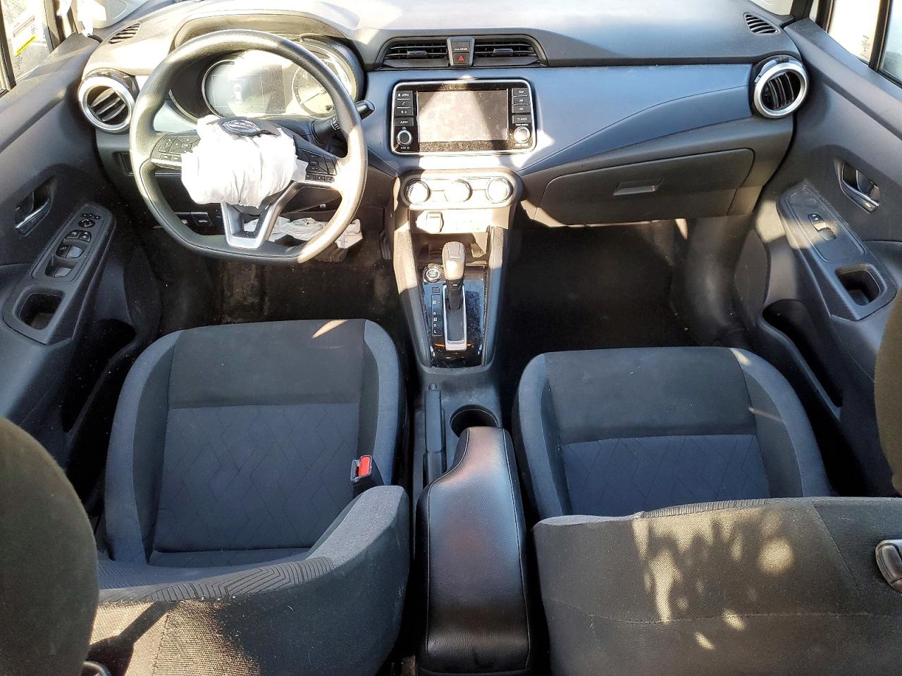 2025 NISSAN VERSA SV photo 8