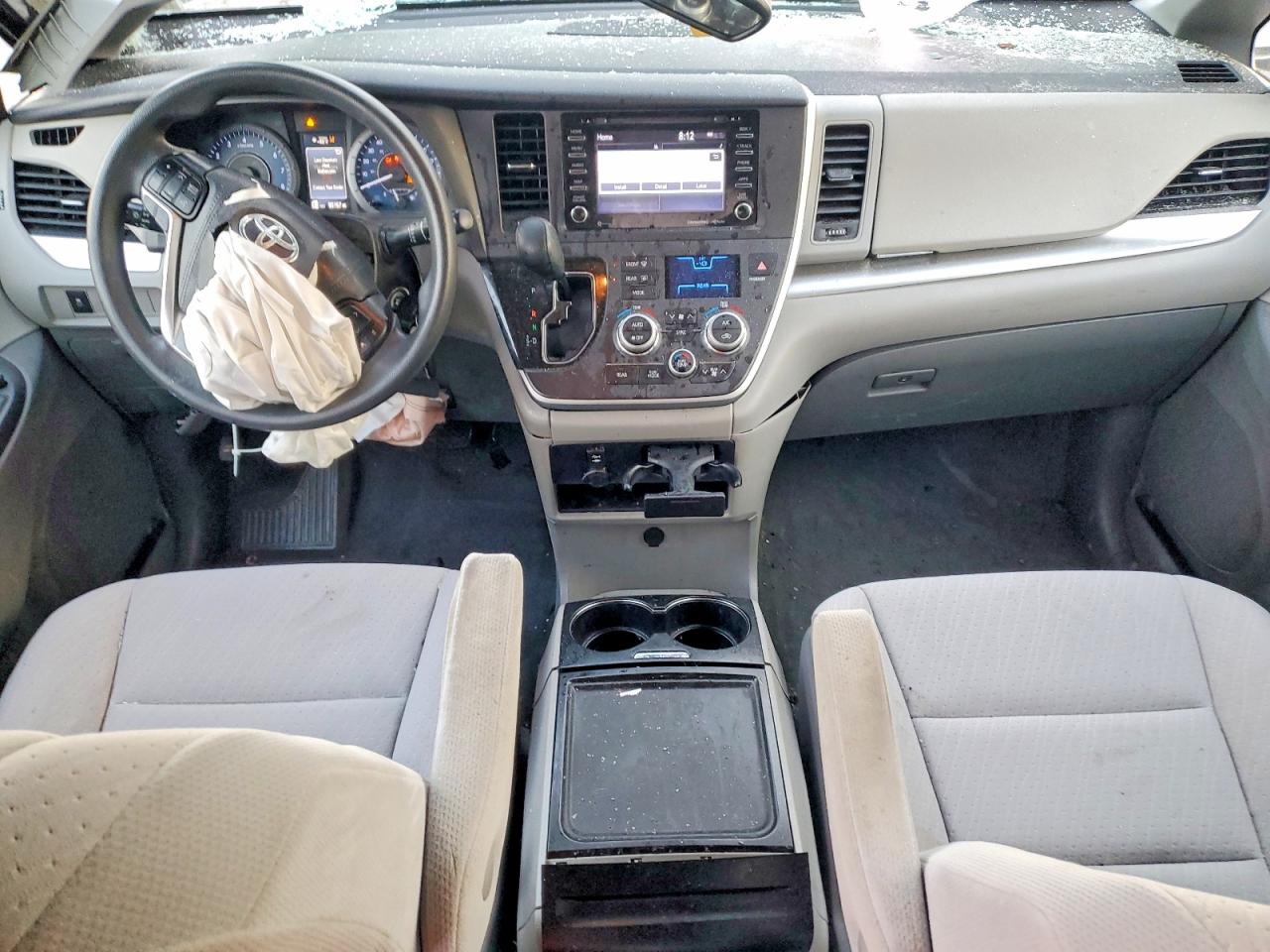 2020 TOYOTA SIENNA LE photo 8