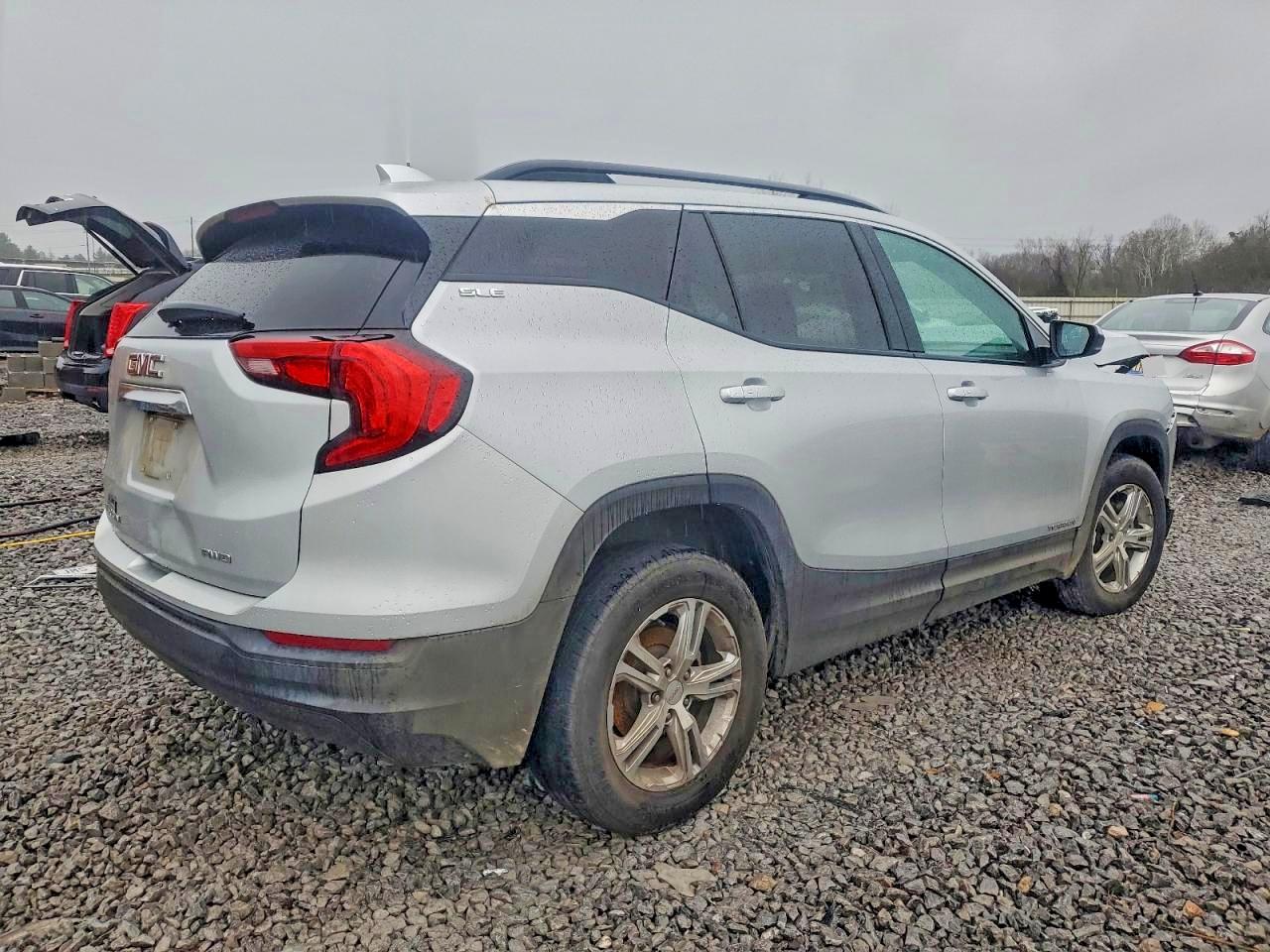 2018 GMC TERRAIN SLE photo 3