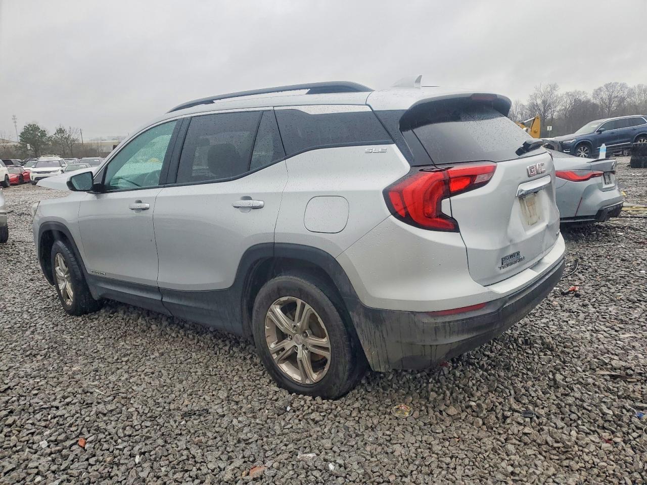 2018 GMC TERRAIN SLE photo 2