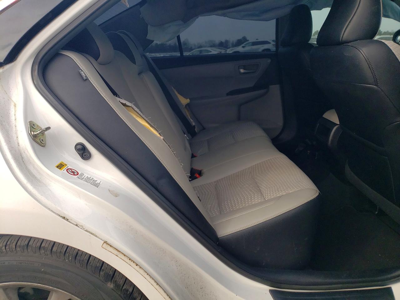2015 TOYOTA CAMRY LE photo 10