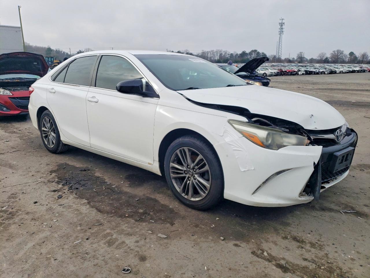 2015 TOYOTA CAMRY LE photo 4