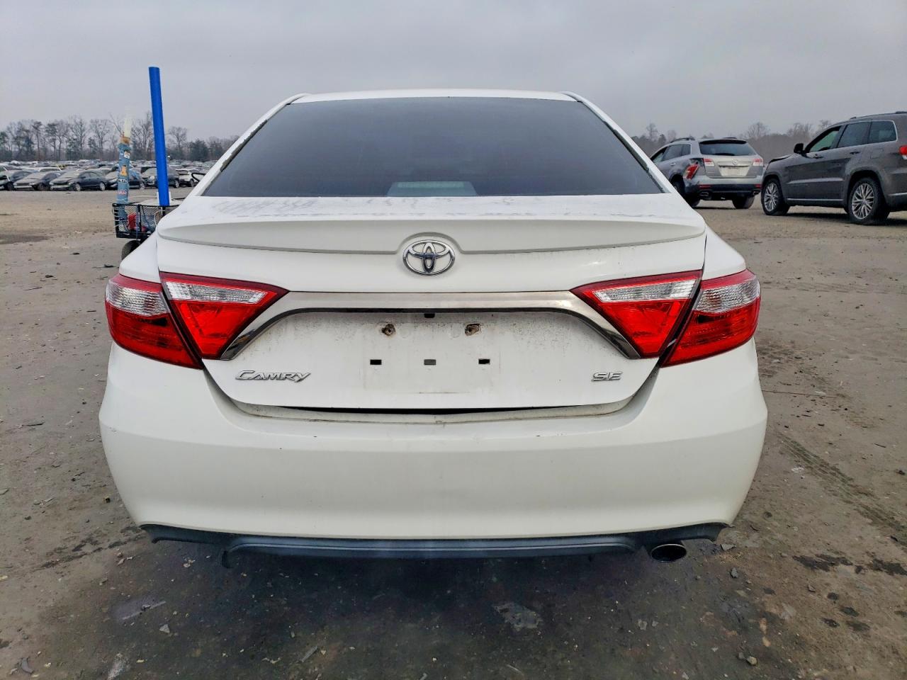 2015 TOYOTA CAMRY LE photo 6