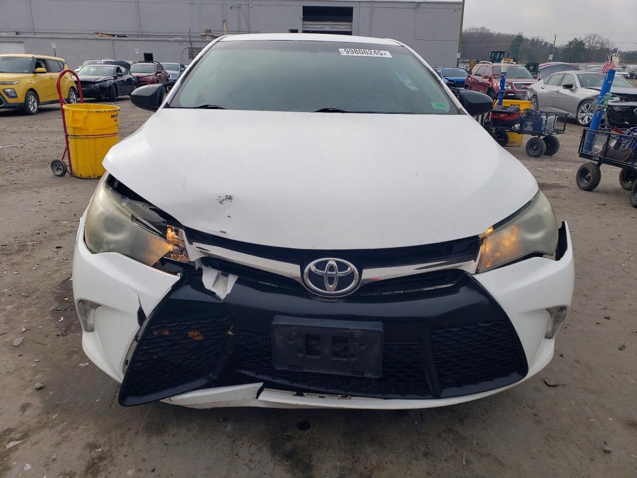 2015 TOYOTA CAMRY LE photo 5