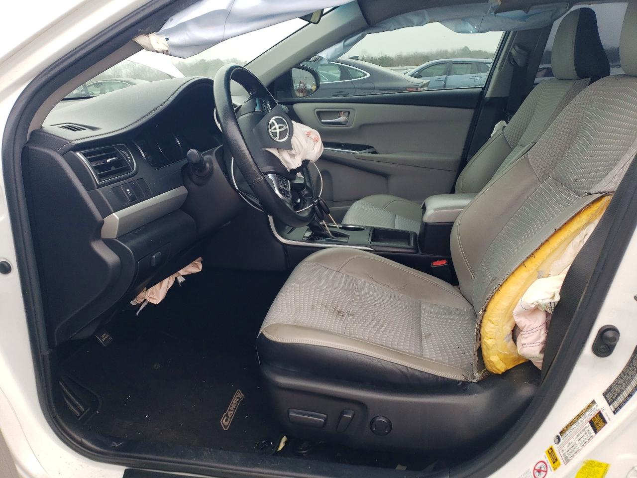 2015 TOYOTA CAMRY LE photo 7