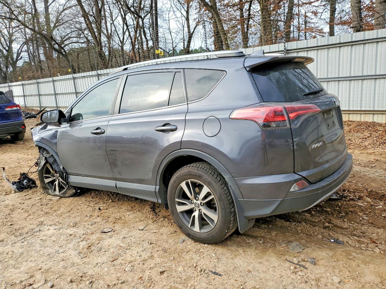 2018 TOYOTA RAV4 XLE photo 2