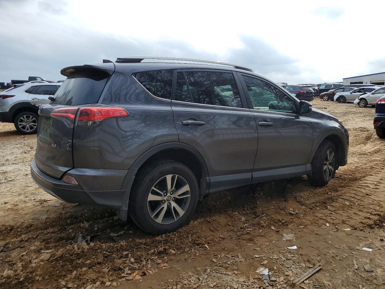 2018 TOYOTA RAV4 XLE photo 3