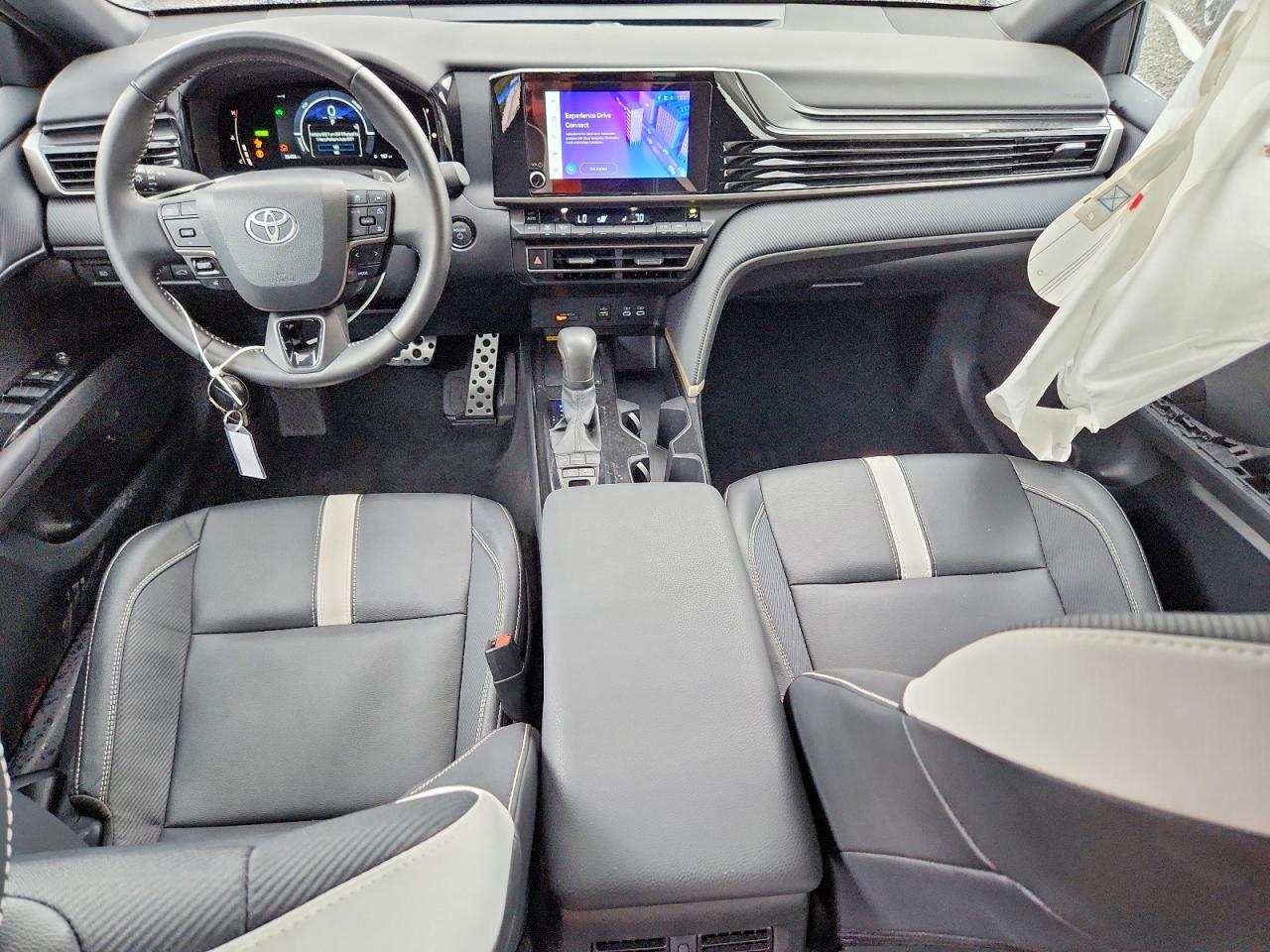 2025 TOYOTA CAMRY XSE photo 8