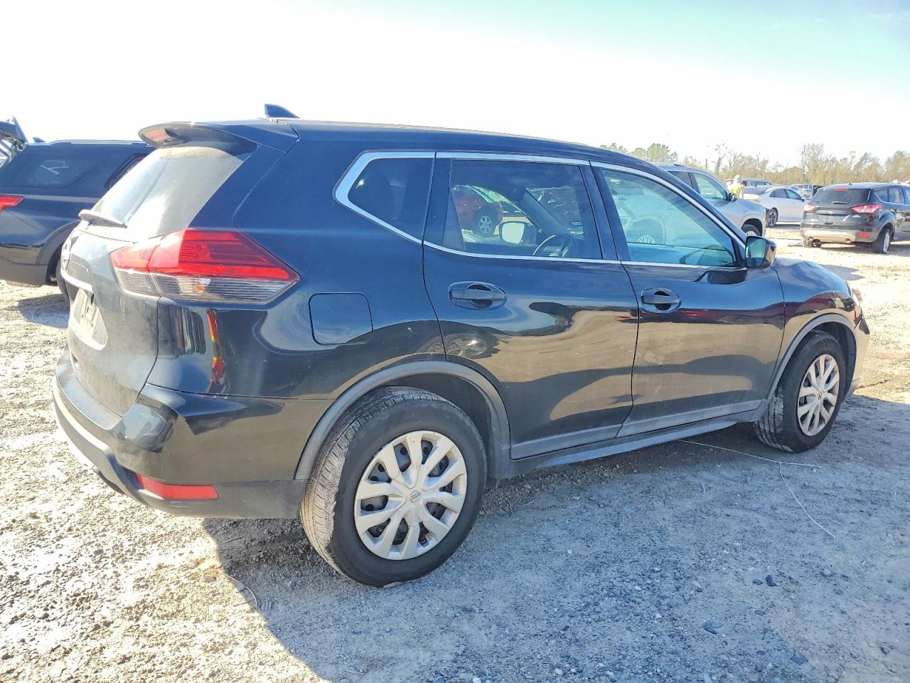 2017 NISSAN ROGUE SV photo 3