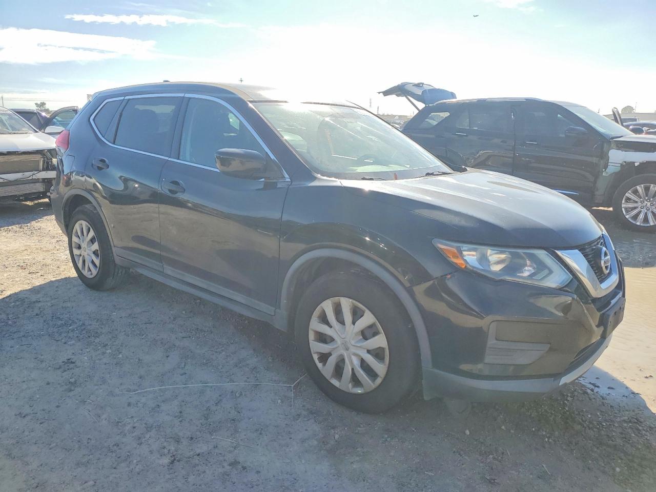 2017 NISSAN ROGUE SV photo 4