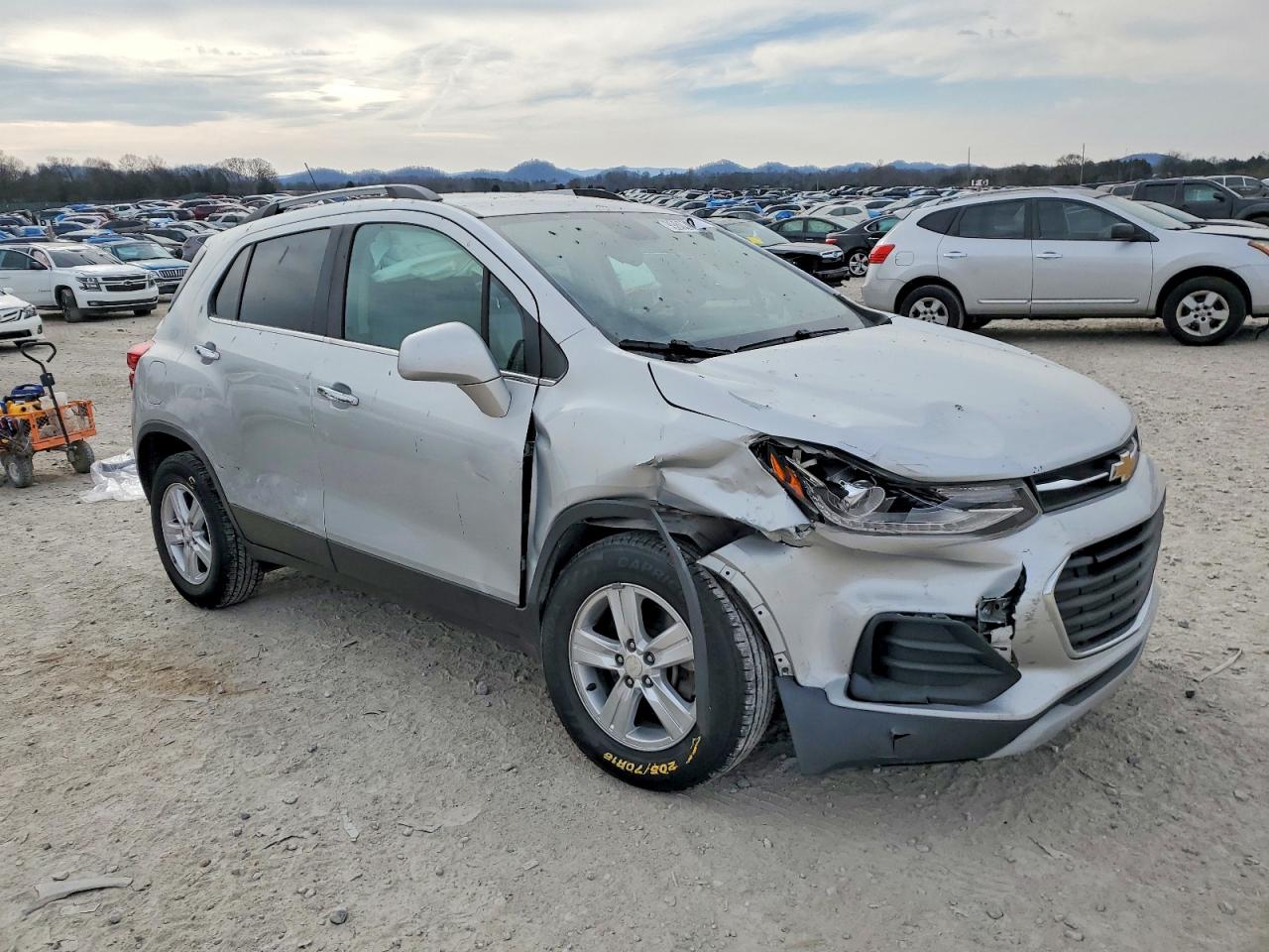 2017 CHEVROLET TRAX 1LT photo 4