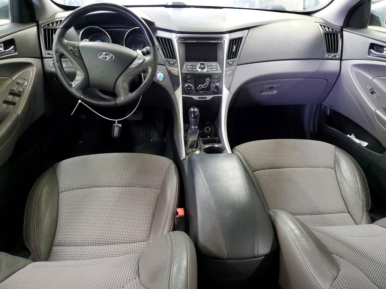 2011 HYUNDAI SONATA SE photo 8