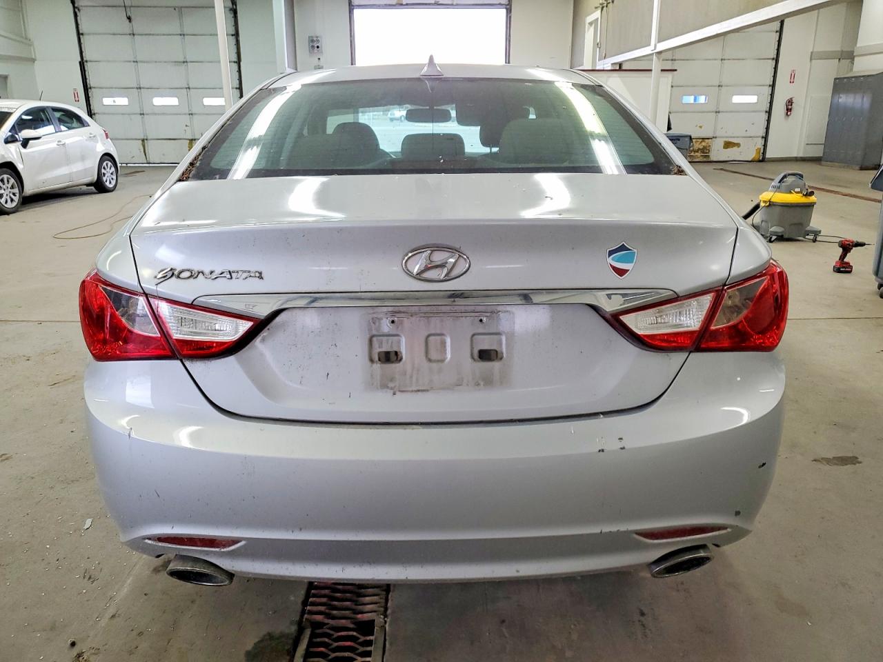 2011 HYUNDAI SONATA SE photo 6