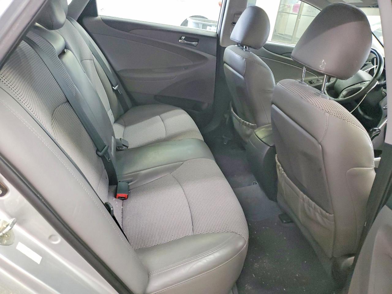 2011 HYUNDAI SONATA SE photo 10