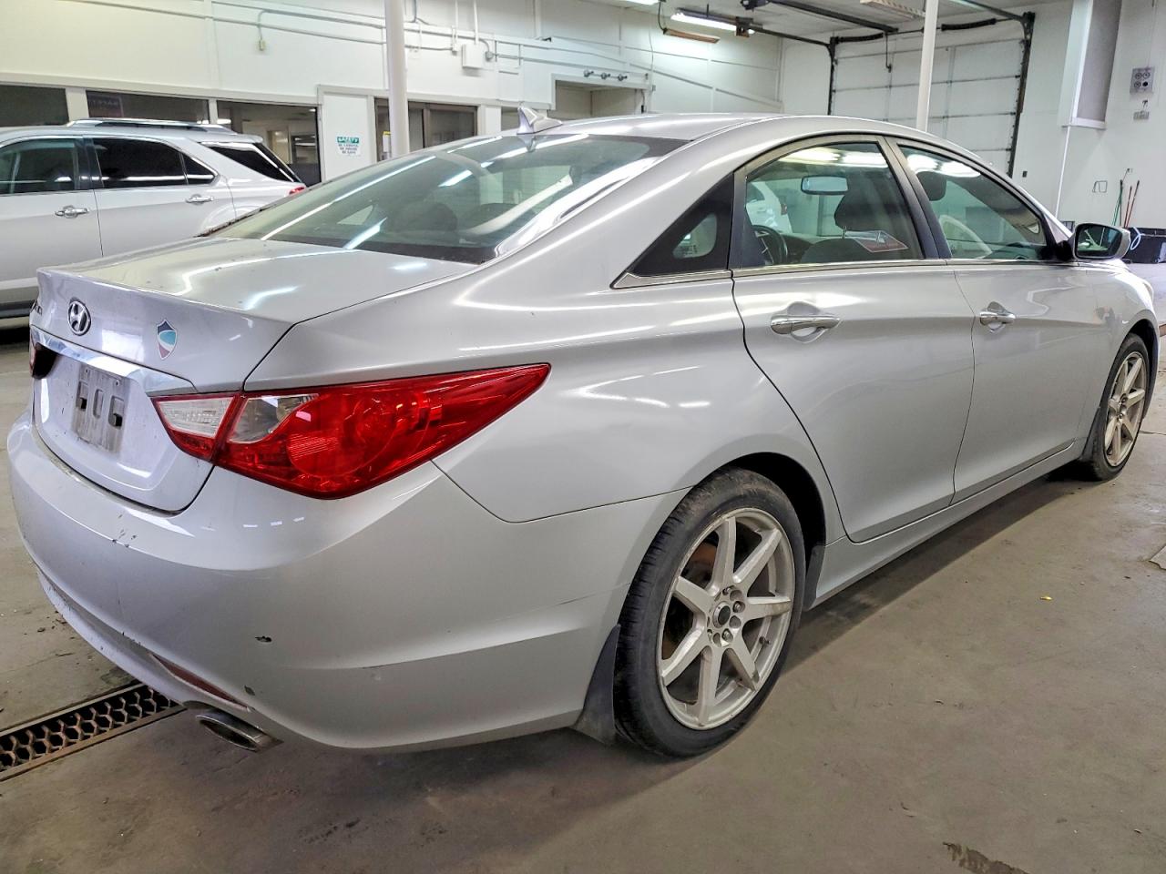 2011 HYUNDAI SONATA SE photo 3