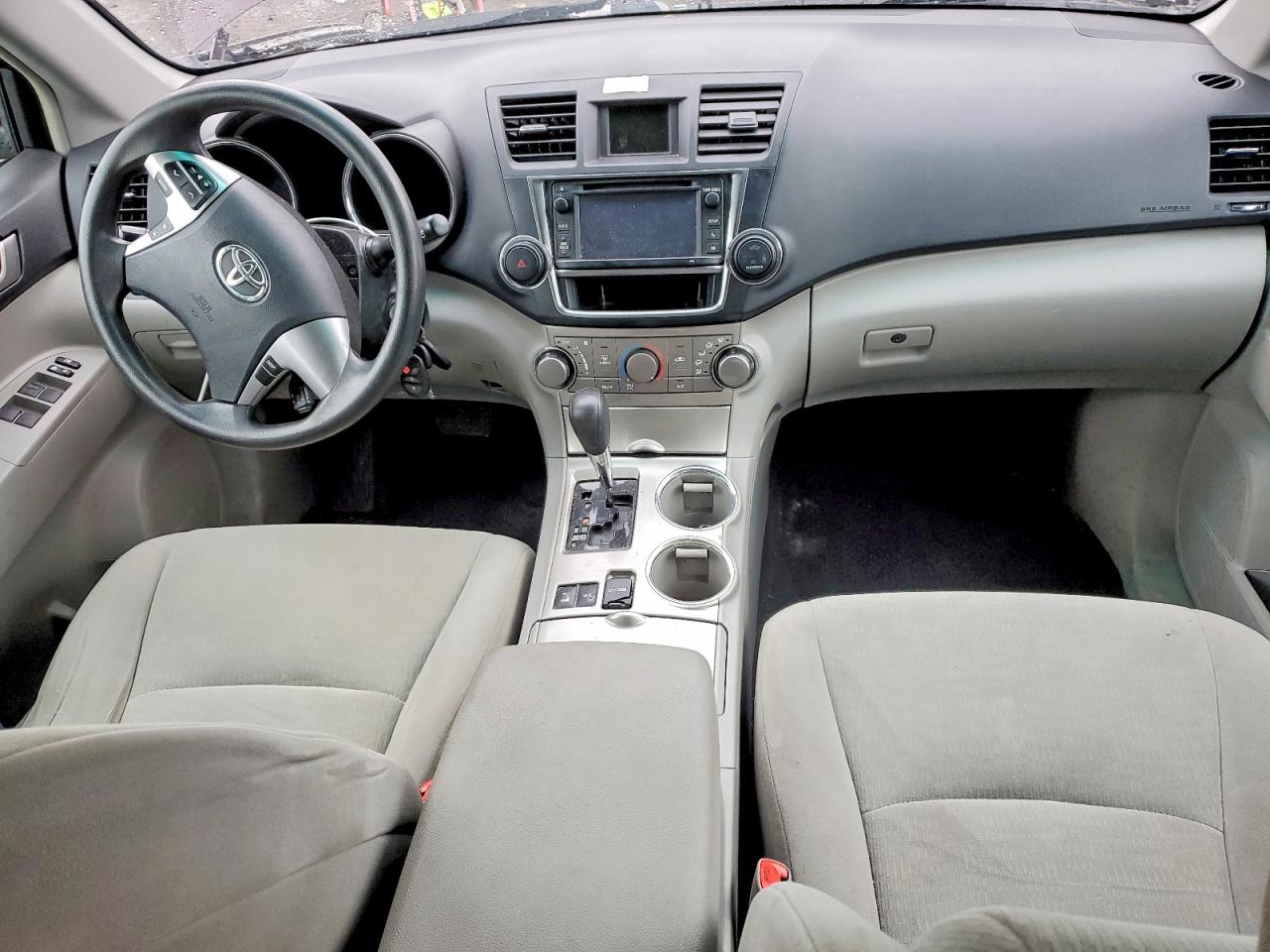 2013 TOYOTA HIGHLANDER BASE photo 8