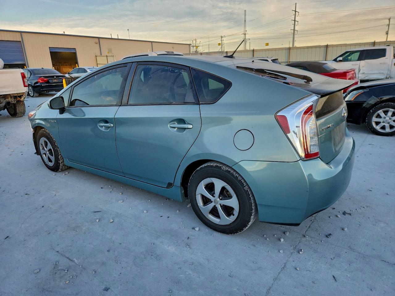 2015 TOYOTA PRIUS photo 2