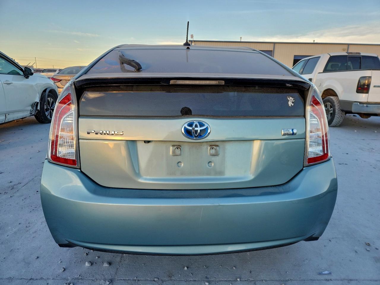 2015 TOYOTA PRIUS photo 6