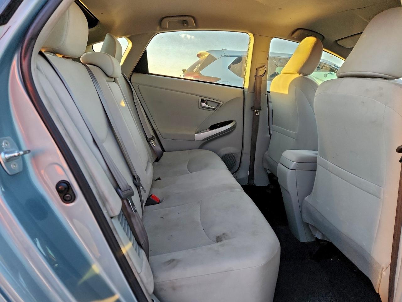 2015 TOYOTA PRIUS photo 10