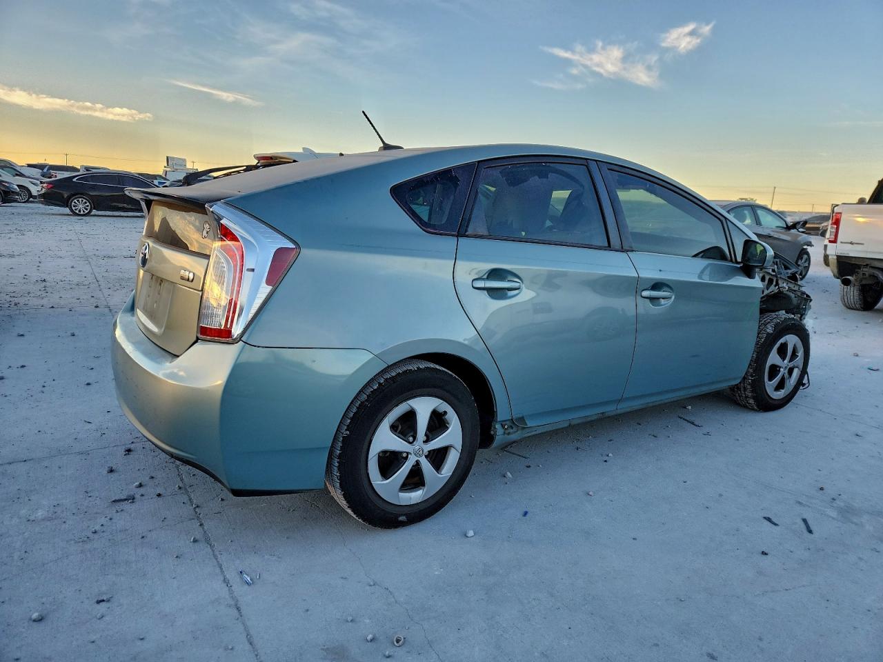 2015 TOYOTA PRIUS photo 3