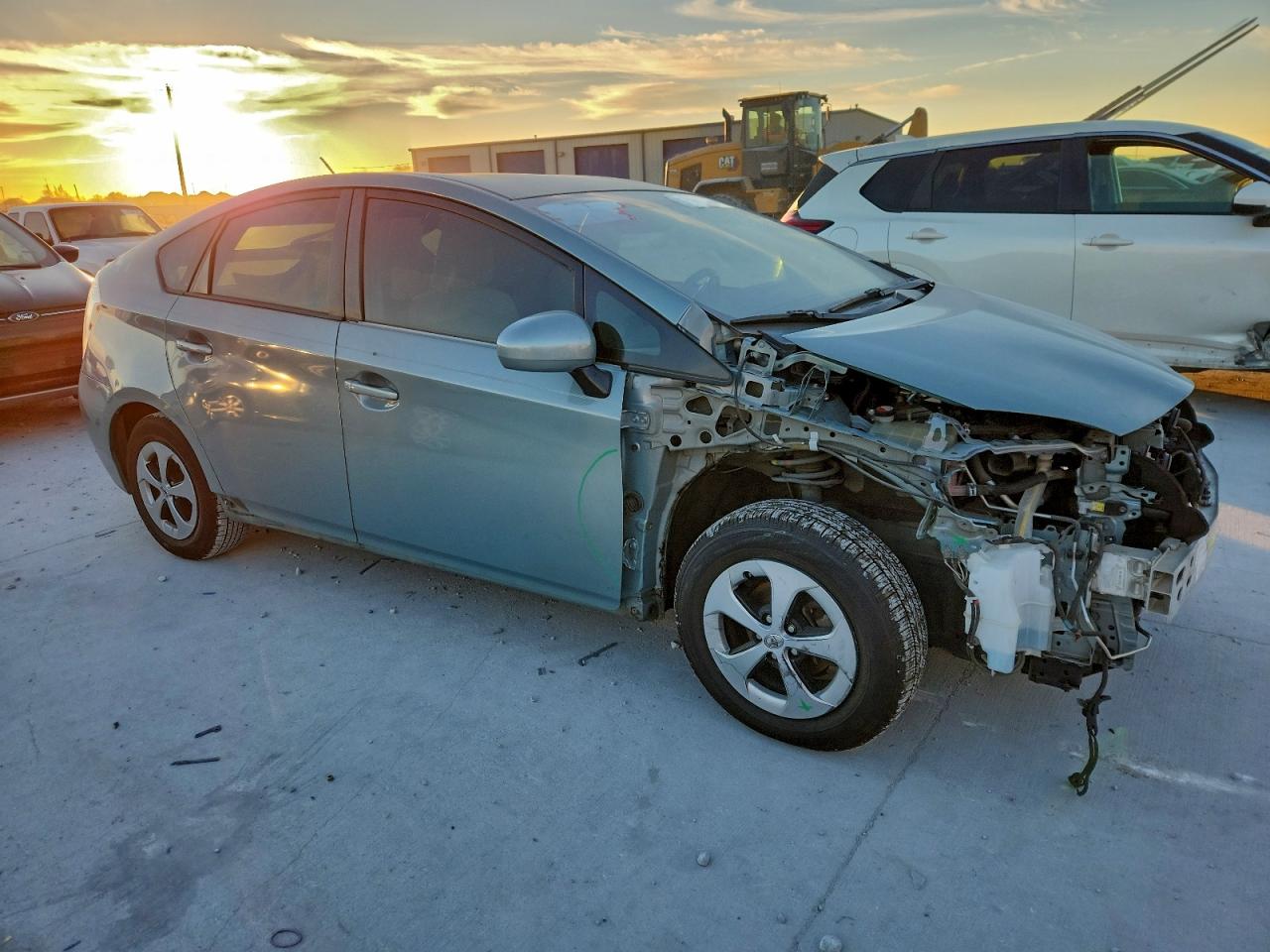 2015 TOYOTA PRIUS photo 4