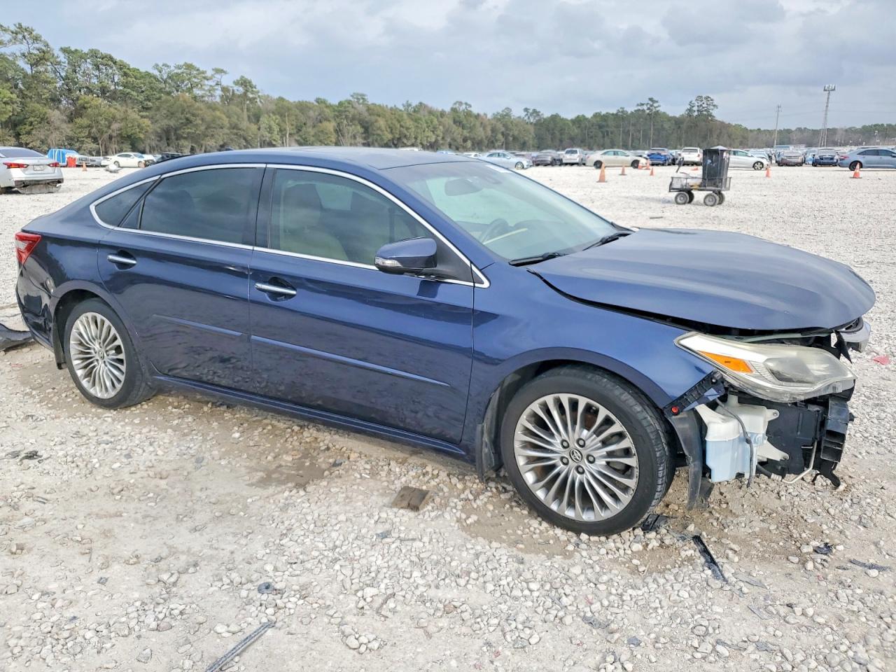 2016 TOYOTA AVALON LIMITED photo 4