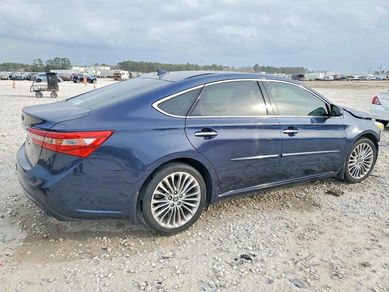 2016 TOYOTA AVALON LIMITED photo 3