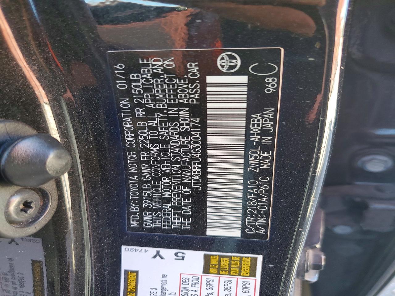 2016 TOYOTA PRIUS photo 12