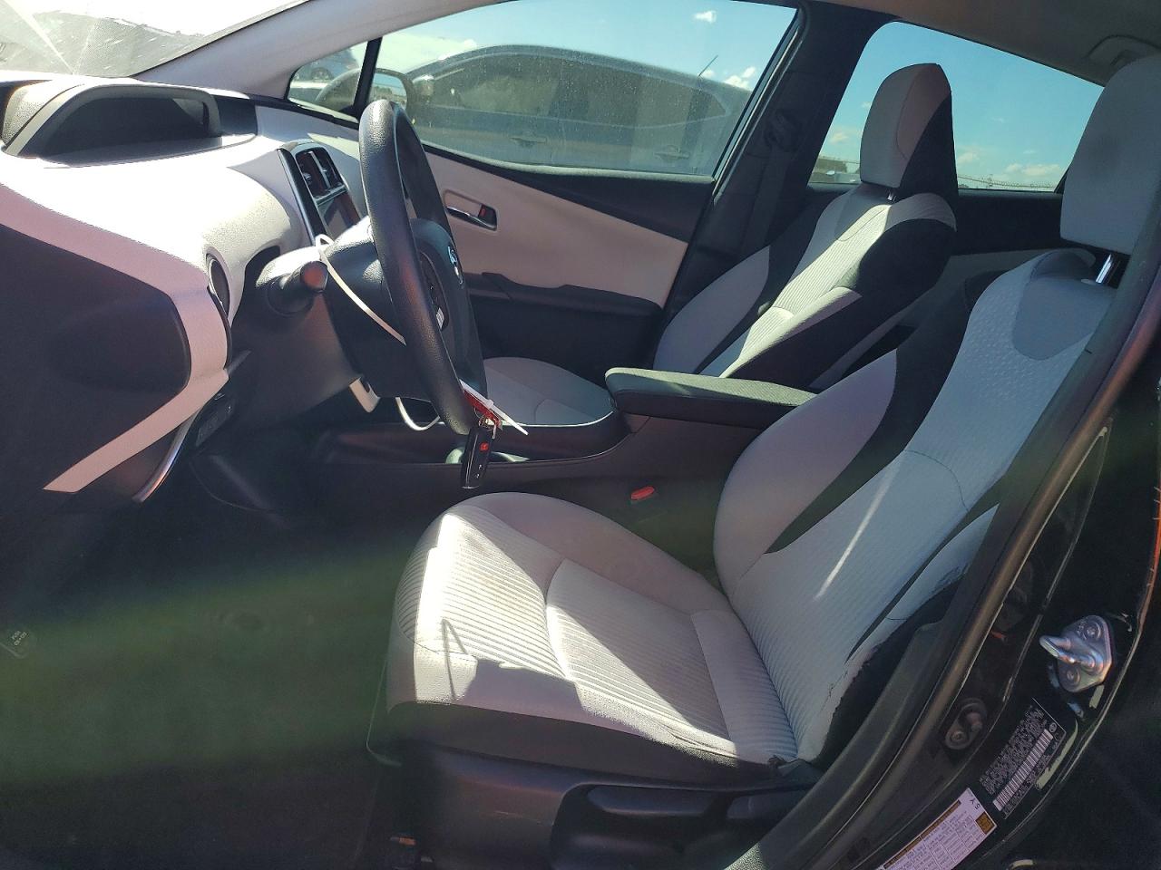 2016 TOYOTA PRIUS photo 7