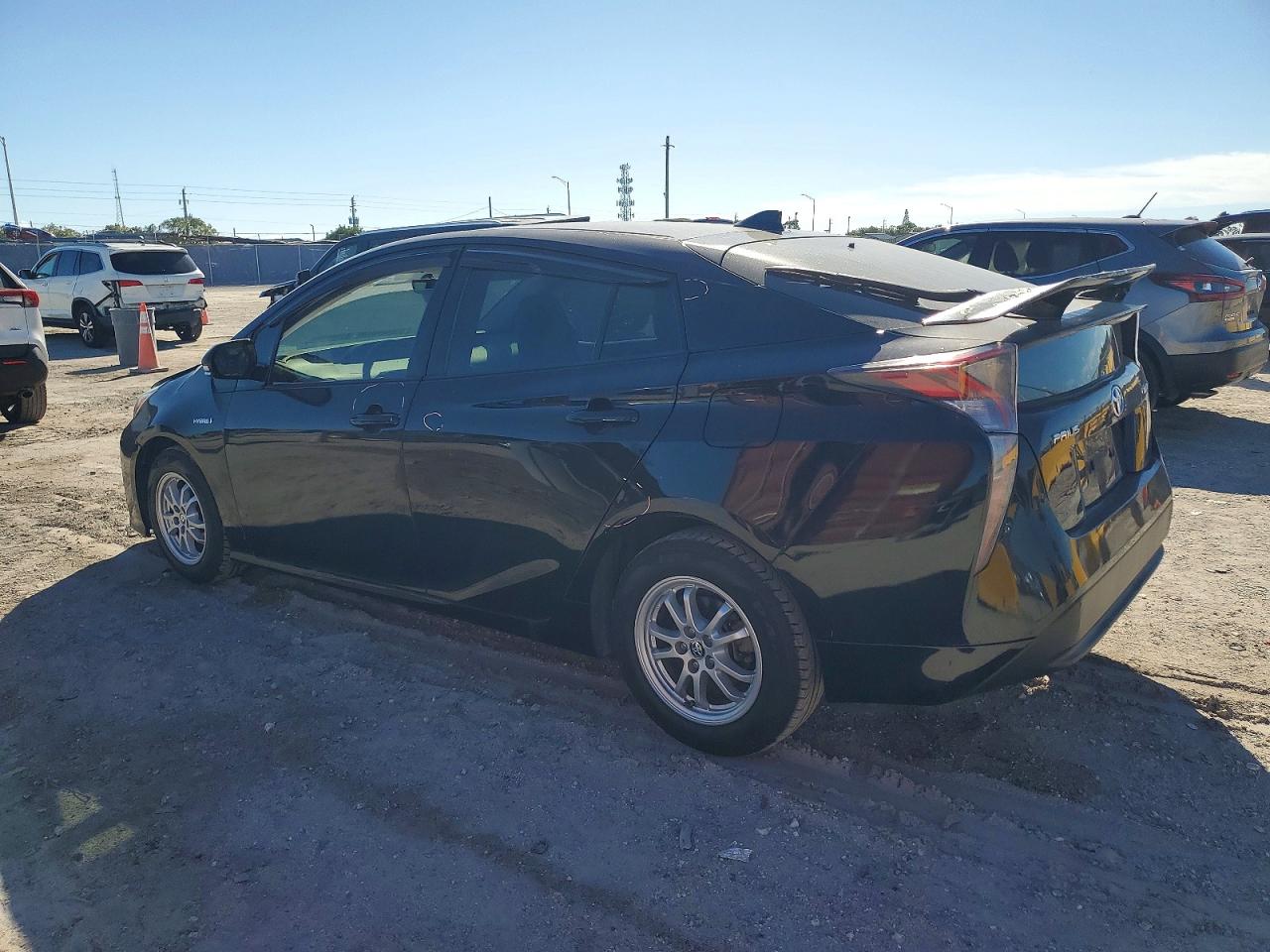 2016 TOYOTA PRIUS photo 2