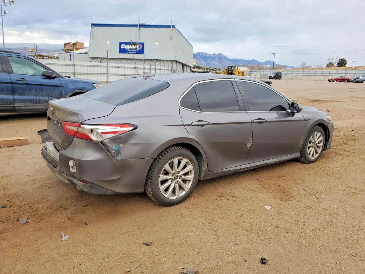 2019 TOYOTA CAMRY L photo 3