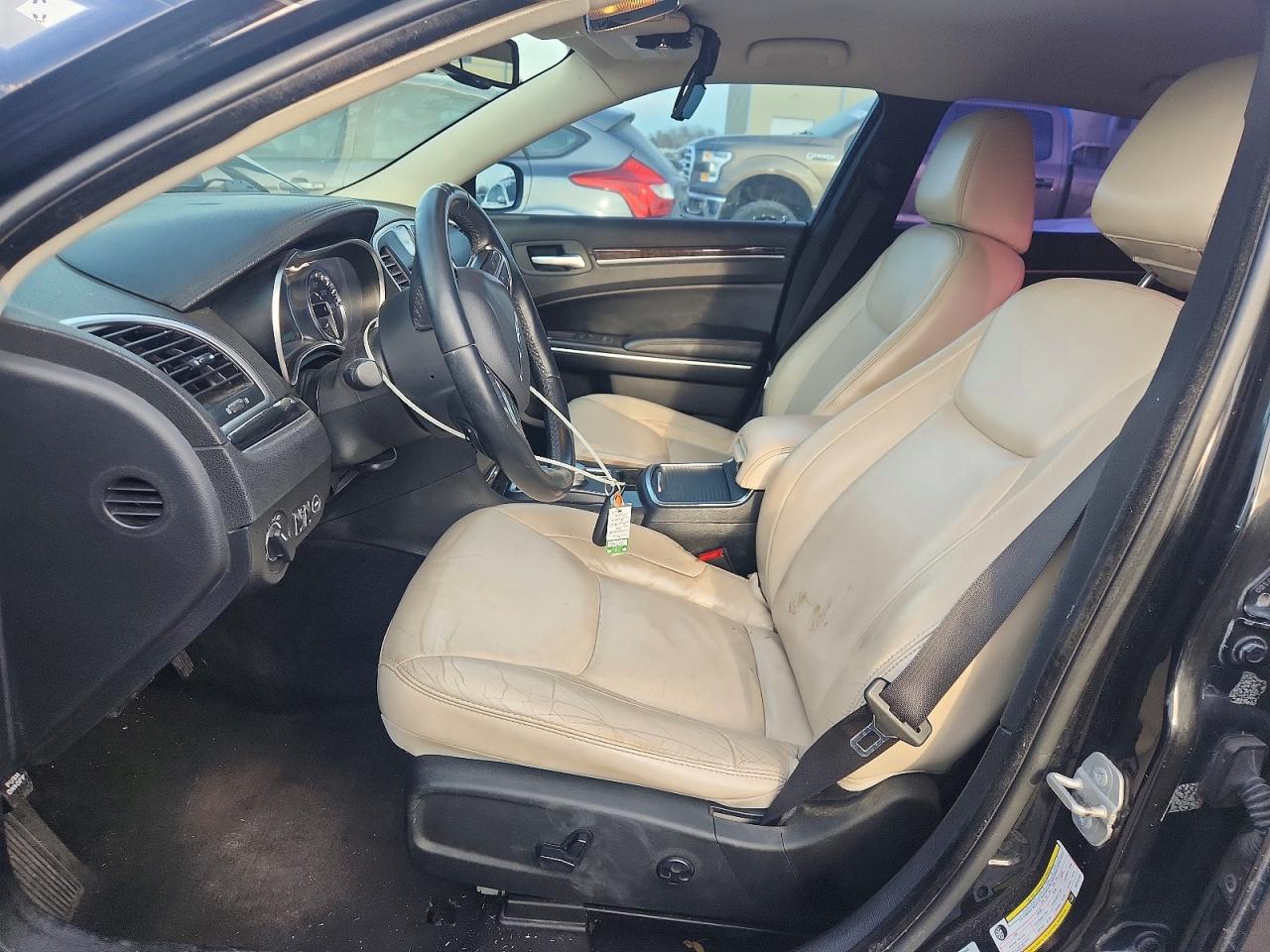 2016 CHRYSLER 300 LIMITED photo 13