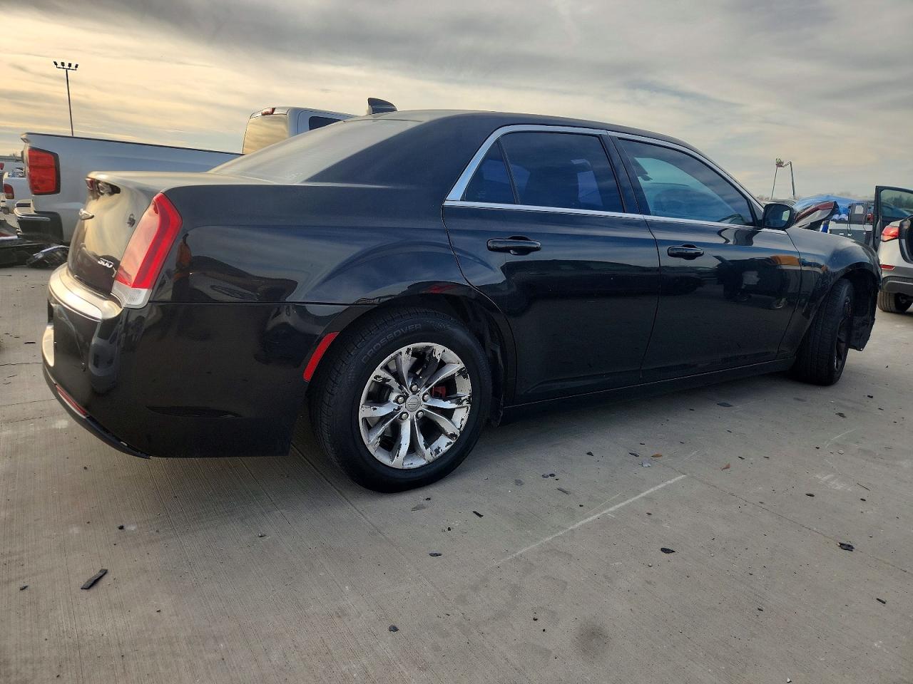 2016 CHRYSLER 300 LIMITED photo 5