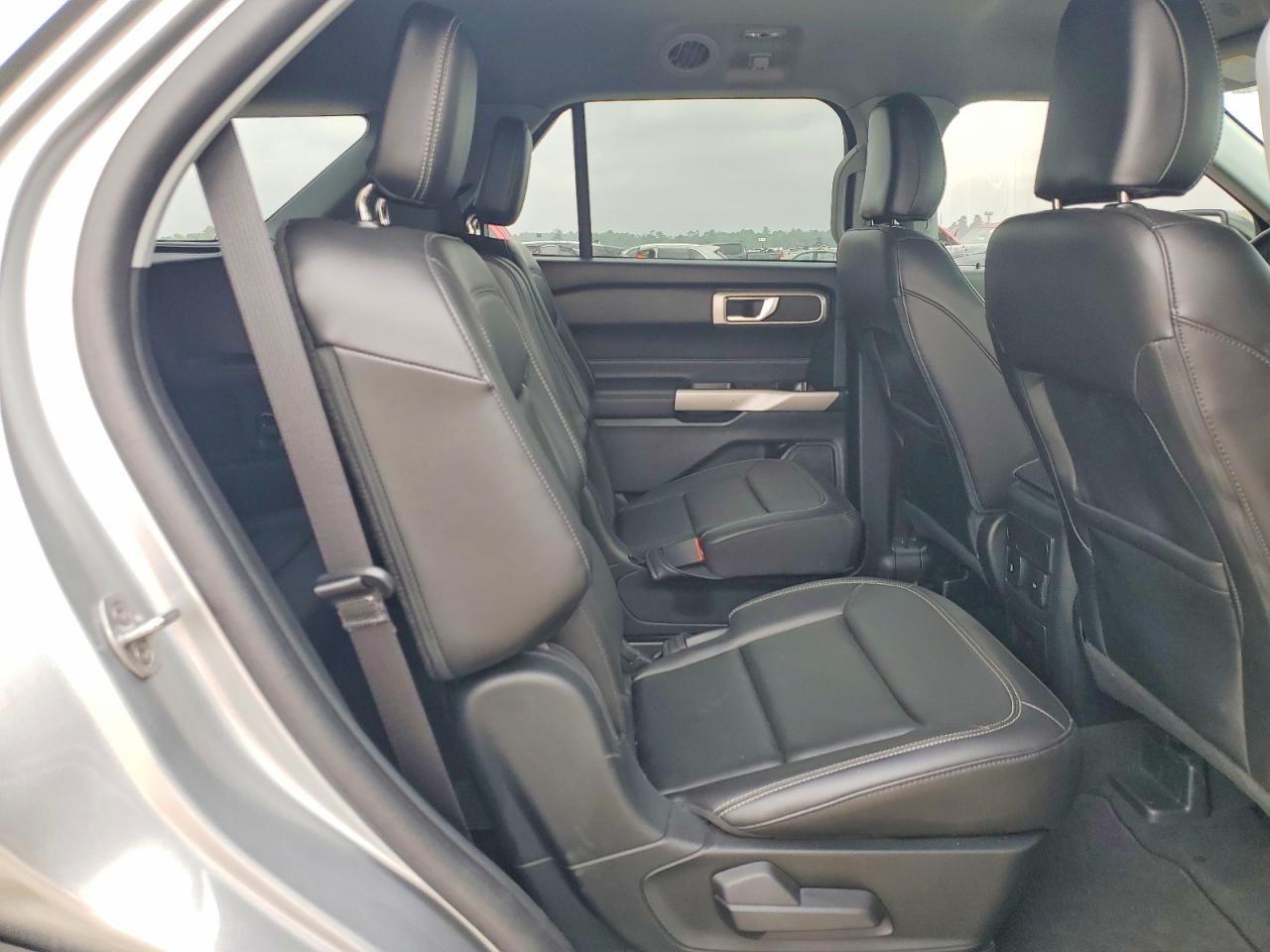 2024 FORD EXPLORER XLT photo 11