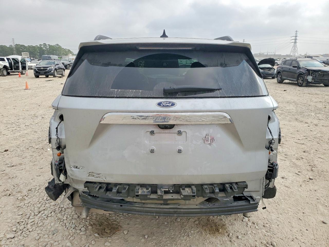 2024 FORD EXPLORER XLT photo 6