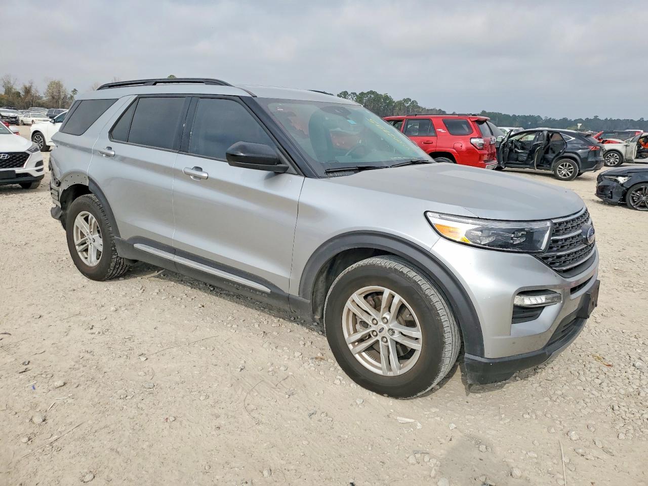 2024 FORD EXPLORER XLT photo 4