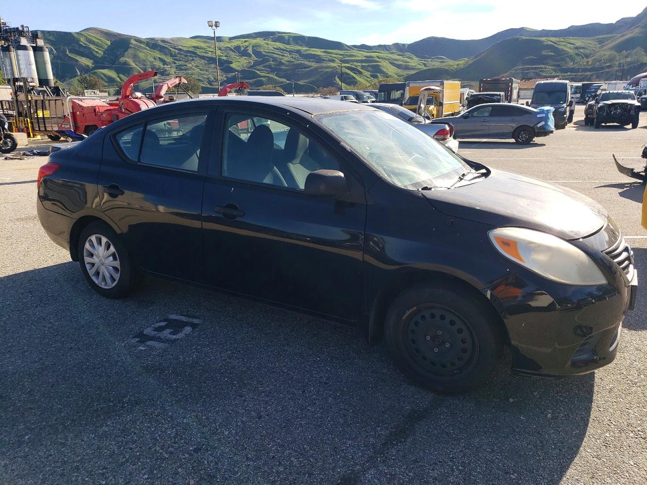 2014 NISSAN VERSA S photo 4