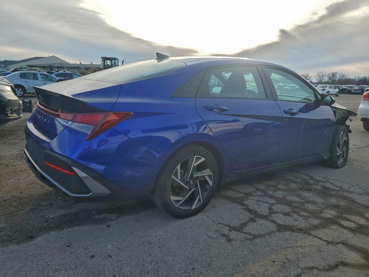 2025 HYUNDAI ELANTRA SEL SPORT photo 3